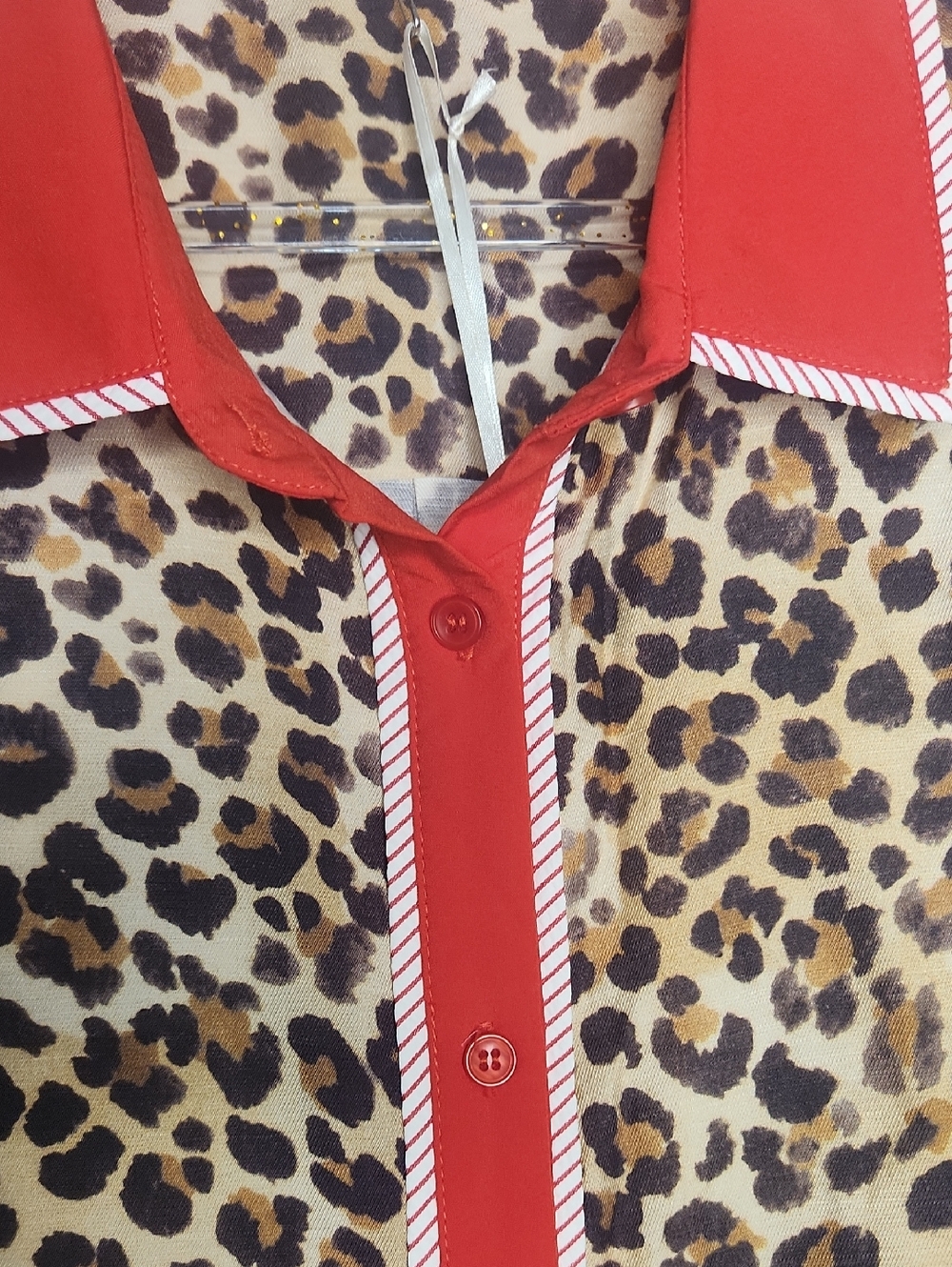 Entro Boho Cheetah Bold Statement Button Top with Red Trim Size XL - Picture 4 of 7
